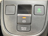 【オートブレーキホールド】信号待ちや渋滞で停車時にブレーキから足を離しても、停止状態を保持してくれます。前進するときはアクセルを踏めば自動で解除されるので安心♪街乗り運転が楽になります♪