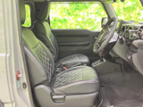 運転席からの視界は良好で、操作性も抜群です。シートの座り心地も良く、長距離ドライブでも疲れにくいでしょう。快適な空間をご提供します。