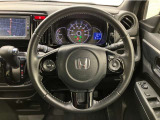 とても握りやすいステアリング!運転手の気持ちがそのまま伝わるかのような反応をしてくれます!!小物入れや各ボタンの配置にこだわり、とても使いやすいです!視認性も良いのでロングドライブもお任せ下さい!