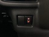 シートヒーター付き。直接体を温めてくれるので寒い日の運転も快適です