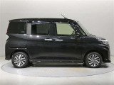 両側パワースライドドア付きだから、狭い駐車スペースなどでの 乗り降りラクラク!小さなお子さまのいるご家庭には嬉しい装備。