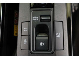 燃費優先のECO、走りと燃費のバランスに優れたNORMAL、俊敏でパワフルなPOWER。気分や走行状況に合わせて走りを選べます。夜間など、静かに走行したい時にはモーターで動くEVへ切替えも出来ます。