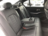 後席も使用感はさほど感じず、運転席・助手席同様に清潔感があります。後席シートもしっかりと作り込まれていますので、座り心地も悪くありません。是非、実車にてご確認下さい。