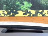 【ヘッドアップディスプレイ】現在の速度や走行情報をデジタル表示で運転席前方のガラスに投影!運転中、目線をずらさず必要な情報を確認できるのでとっても便利で安心!