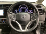 ハンドルにHondaセンシング系のクルーズコントロールやレーンキープアシストなどのスイッチと、オーディオの操作スイッチが装備されています。ハンドルから手を離さず安全に操作できます。