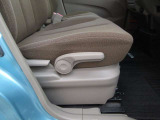 一人一人に合ったポジションにシートを細かく調整することが出来ます。長時間の運転でも疲れにくくなり、安心して運転することに寄与します。