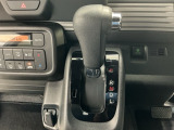 オートマチックシフトレバーは、手になじみ操作しやすい形状で安全運転にもつながります♪
