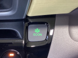 ECON モードをON にするとアクセルペダルの動きに対するエンジンの反応とエアコンの制御を切り換えることで、燃費のいい運転をするドライバーがペダルを踏んだ時と同じようにエンジンを制御します。