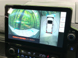 【パノラミックビューモニター】専用のカメラにより、上から見下ろしたような視点で360度クルマの周囲を確認することができます☆死角部分も確認しやすく、狭い場所での切り返しや駐車もスムーズに行えます。
