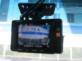 前後ドライブレコーダー装備で安全運転を助けます。