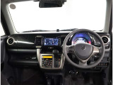 オシャレなインテリアで運転する気分も盛り上がりますよね^^