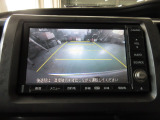バックカメラの画像です。ガイドラインがスムースな車庫入れをサポートいたします。車庫入れの安心感がアップしますね。