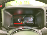 視認性の高いメーター類が配置されています。運転に必要な情報を一目で確認でき、安全運転をサポートします。