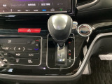 モーターとエンジンを使い分けて、3つのモードからシーンにベストなモードを自動で選択。街なかから高速道路までスムーズでパワフルな走り「エネルギーをどう使うか」を考え抜いたハイブリッドシステムです。