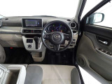 視界良好、操作しやすい運転席です。