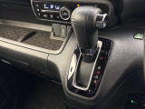 運転のしやすいシフトレバー。