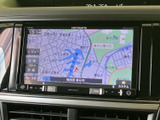 見やすい地図表示で、目的地までのルートをスムーズに検索。渋滞情報もリアルタイムで確認できるので、安心して運転に集中できます。お出かけが楽しみになりますね。