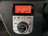 オートエアコンなので車内で快適に過ごせます。