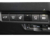 『U-Carつるた店はサービス工場も併設』 ※3ストール設備で買った後の整備も安心です※ 『U-Carつるた店はau携帯ショップも常設』 ※営業時間 AM9:30-PM5:00まで※