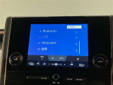 ディスプレイオーディオやカーナビは、現代のドライブにおいて欠かせない装備のひとつです。初めての場所でも迷いにくく、快適なルート案内で運転をサポートします。移動中のエンターテインメント性も高まります。