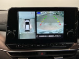 後方の距離感や障害物を、モニター越しに教えてくれる機能です。見えにくい場所を確認できる安心感が、落ち着いたハンドル操作を支えます。