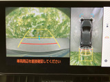 駐車時の安全性を高めるバックモニター。狭い場所でもスムーズな駐車をサポートし、運転に自信を与えてくれます。