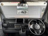 見晴らしのいいフロントは、アイポイントも高く運転もしやすくなっております!シフトやスイッチ類などもインパネにまとめてあるので操作もしやすい設計となっております☆