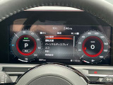 上質な美しさと機能性を両立する統合型インターフェースディスプレイです。12.3インチカラーディスプレイで、運転支援表示や燃費履歴など、かなり見やすくなっていますよ!