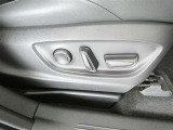 運転席パワーシート搭載。微妙な調整が手軽にでき、ピッタリのポジションで運転することが可能です。