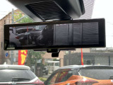 【インテリジェントルームミラー】車両後方のカメラ映像がミラー(液晶画面)に写るので、後席の人や荷物が写りこみません。夜間や悪天候でも視界が良好です♪