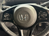 【ステアリングスイッチ】が付いており運転中に前方から目線をそらすことなくオーディオ等の操作が可能なので安心・快適にカーライフをお楽しみいただけます。