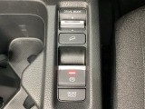 セレクターノブの下に、異なる加速感を楽しめるドライブモードスイッチがついています。一般道、スポーツ走行、エコ走行など、シーンに合わせて最適な加速感を楽しめるドライブモードスイッチです。