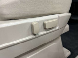 【パワーシート】電動でシートポジションの変更が可能です。手動式より細かくシート設定が可能ですのでより快適な姿勢でドライブを楽しんで頂けるでしょう。