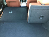 リヤシートを倒すと大きな荷物も搭載可能です。