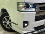 【LEDヘッドライト】悪天候や夜間走行時も良好な視界を確保し安心して運転できる高輝度LEDヘッドライトを装備!点灯速度が早く、消費電力も抑えられています。