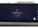 Bluetooth機能搭載。車とスマホやiPhoneをペアリングしておけばハンズフリー電話はもちろん、スマホやiPhone内の音楽を車のスピーカーで流すこともできますよ。