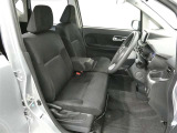 気になる汚れは「まるまるクリン」で解消! 当社の中古車はシートを外して隅々までキレイにクリーニングしてあります(但し、一部 高年式車両等は除きます)