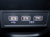 USBつなげられます♪充電などお役にたちますよ!!