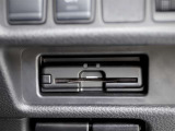 インストルメントパネルのデザインにフィットする、ビルトインETCユニット!