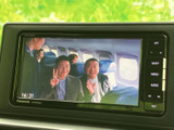 停車中に楽しめるTV機能が搭載されています。長距離移動や待ち時間も快適に過ごせるので、ご家族でのドライブにもおすすめです。映像で満喫しましょう。