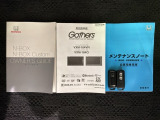 スマートキーは鍵をバッグに入れたままでもドアロックの開閉やエンジンのON・OFFができます。夜間や雨の日も鍵を探さなくて良いので便利です。