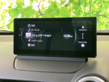 高機能なナビ・オーディオシステムで、快適なドライブをサポート。スマートフォン連携機能も搭載し、利便性を高めます。