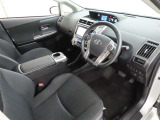 シンプルで使いやすいデザインの運転席です。