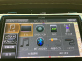 多彩な再生ソースに対応し、車内を最高の音空間に変えます。直感的な操作で、お好みの音楽をすぐに楽しめます。