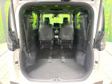 普段のお買い物や通勤、送迎等に十分な荷室スペースを確保しております。セカンドシートを倒すと、大きな荷物の積載も可能です♪