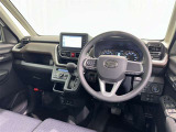 運転席まわりです。 各操作スイッチは使いやすい位置に配置されてます。