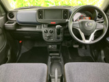 開放感のある室内空間は、運転席からの視界も良好。シンプルながらも機能的なデザインで、快適な運転をサポートします。ゆったりとくつろげます。
