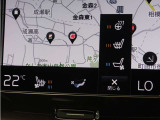 フロントシートには、シートヒーター&シートエアコンに加え、ステアリングホイール・ヒーターも装備。厳寒の地、北欧スウェーデン発祥のブランドならではのアイテムです。シートヒーターは後席にも装備しています。