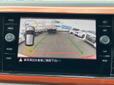 後方視覚ガイドで、狭い場所での駐車も安心。安全な運転をサポートする機能が備わっています。