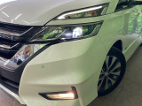 【LEDヘッドライト】悪天候や夜間走行時も良好な視界を確保し安心して運転できる高輝度LEDヘッドライトを装備!点灯速度が早く、消費電力も抑えられています。